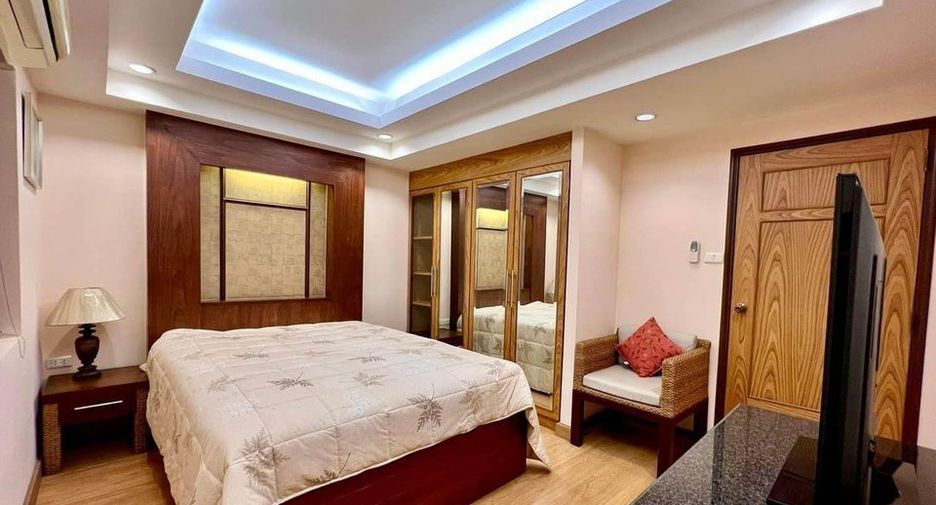 For rent 3 bedrooms apartment in Watthana, Bangkok