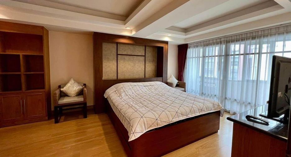 For rent 3 bedrooms apartment in Watthana, Bangkok