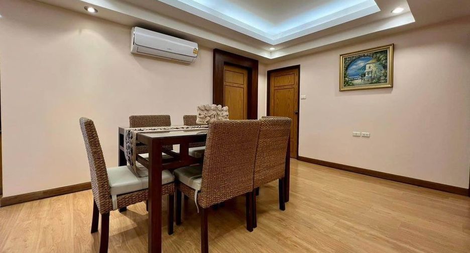 For rent 3 bedrooms apartment in Watthana, Bangkok