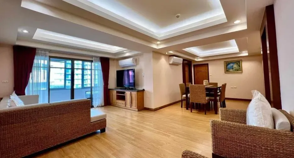 For rent 3 bedrooms apartment in Watthana, Bangkok