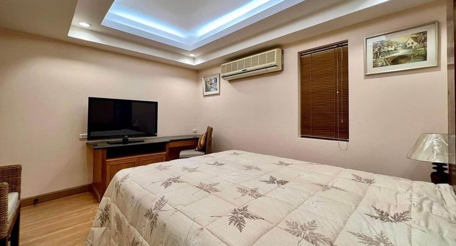 For rent 3 bedrooms apartment in Watthana, Bangkok