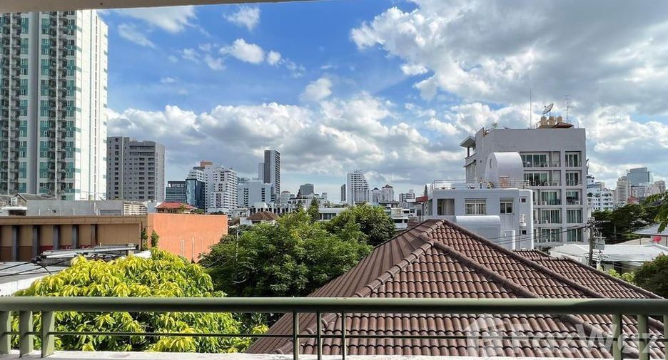 For rent 3 bedrooms apartment in Watthana, Bangkok
