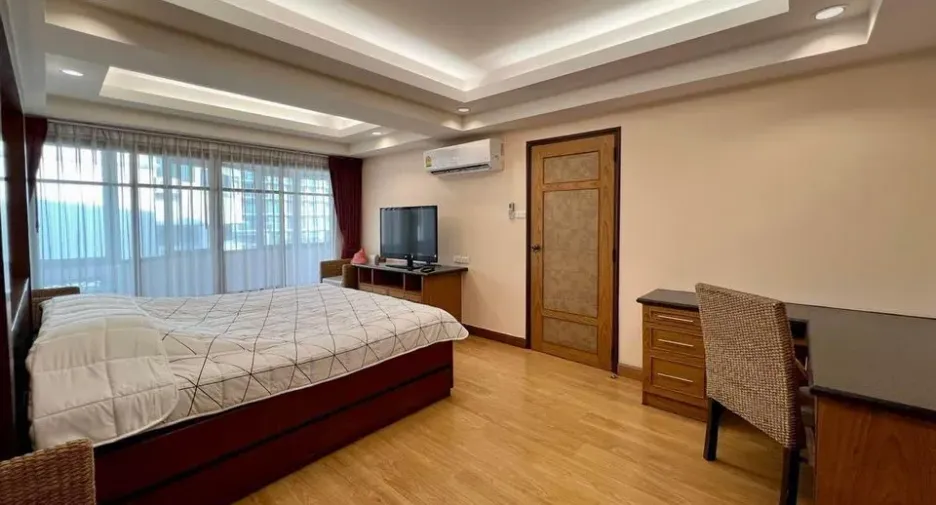 For rent 3 bedrooms apartment in Watthana, Bangkok
