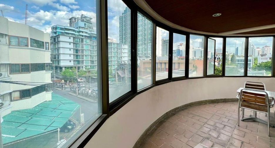 For rent 3 bedrooms apartment in Watthana, Bangkok