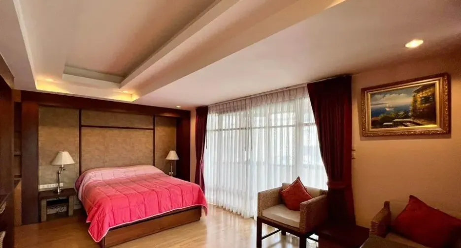 For rent 3 bedrooms apartment in Watthana, Bangkok