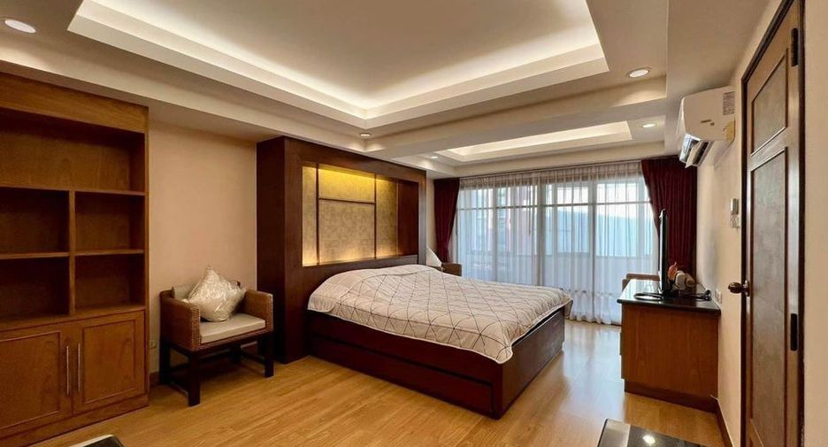 For rent 3 bedrooms apartment in Watthana, Bangkok