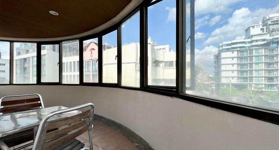 For rent 3 bedrooms apartment in Watthana, Bangkok