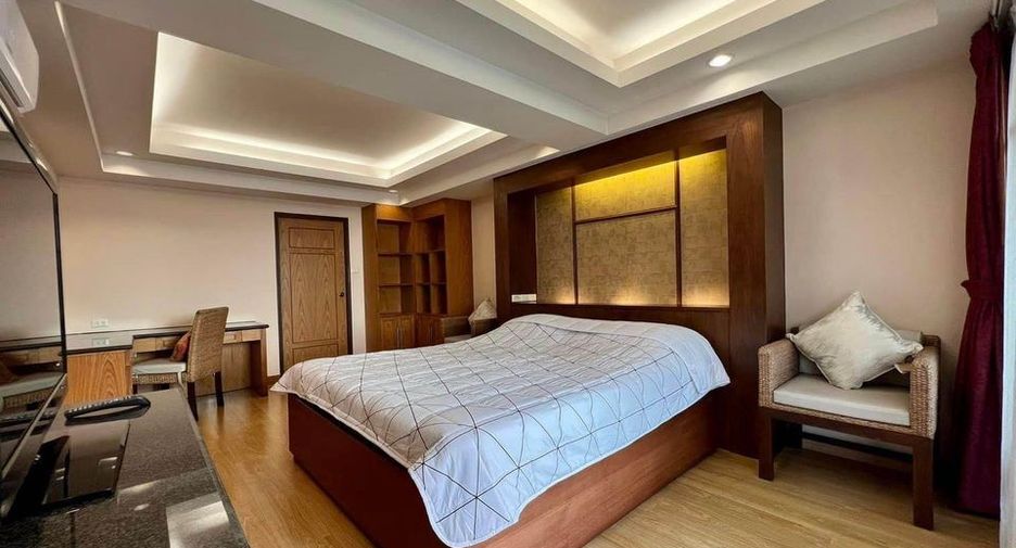 For rent 3 bedrooms apartment in Watthana, Bangkok