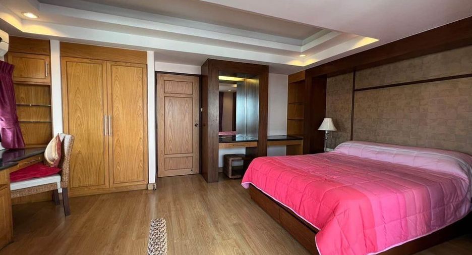 For rent 3 bedrooms apartment in Watthana, Bangkok