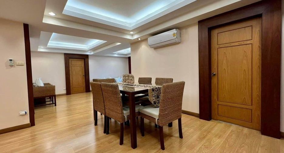 For rent 3 bedrooms apartment in Watthana, Bangkok