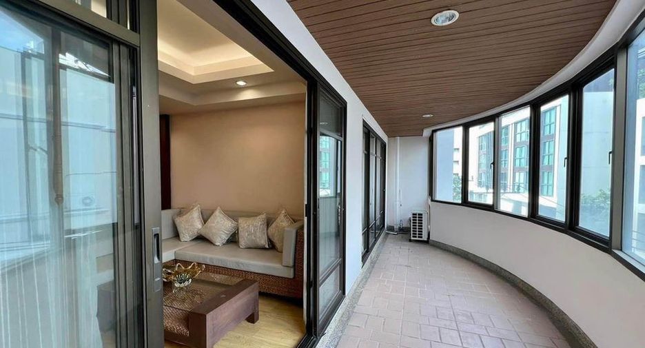 For rent 3 bedrooms apartment in Watthana, Bangkok