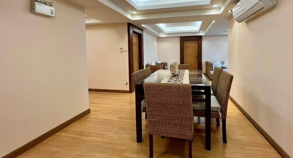 For rent 3 bedrooms apartment in Watthana, Bangkok