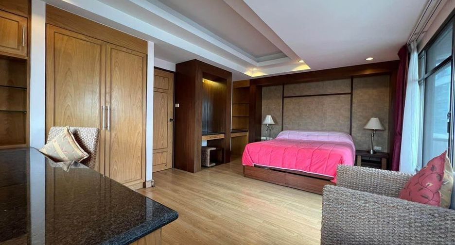 For rent 3 bedrooms apartment in Watthana, Bangkok