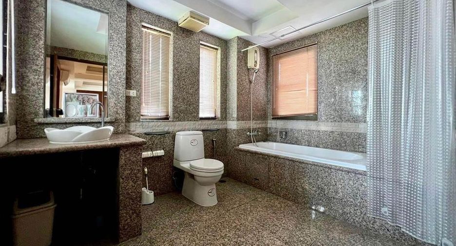 For rent 3 bedrooms apartment in Watthana, Bangkok