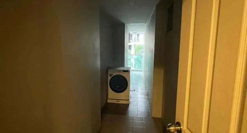 Condo en alquiler de 2 habitaciones en Huai Khwang, Bangkok