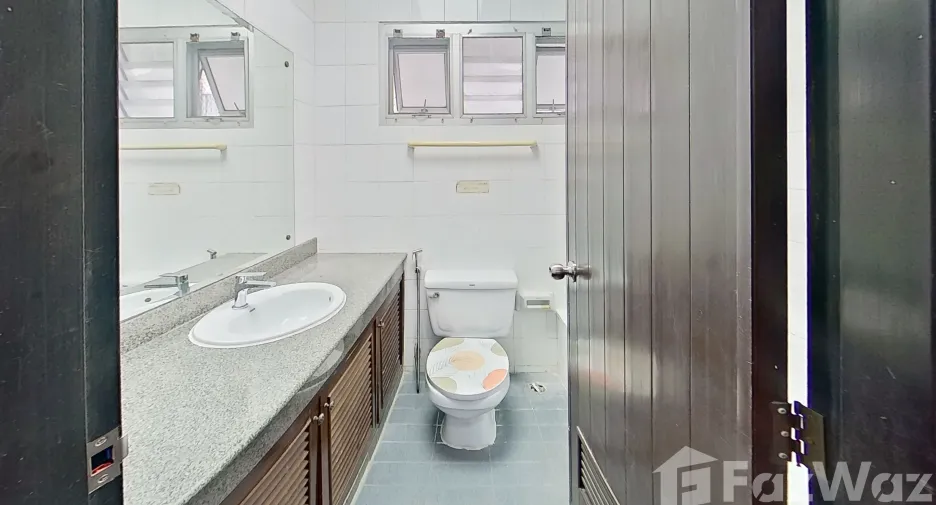 For rent 3 bedrooms condo in Watthana, Bangkok