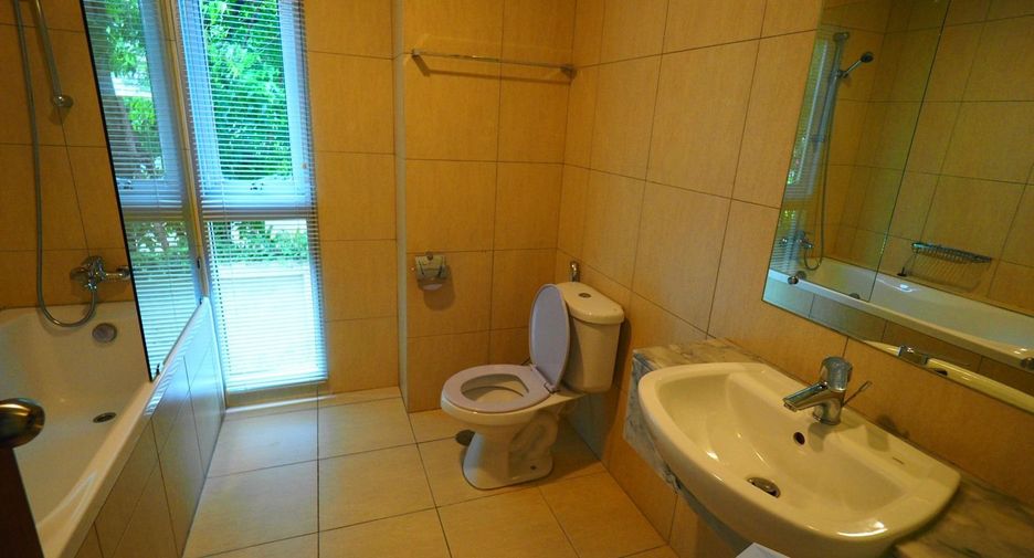For rent 2 ベッドルーム condo in Khlong Toei, Bangkok