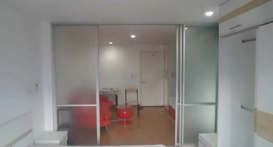 Condo en alquiler de 1 habitaciones en Huai Khwang, Bangkok