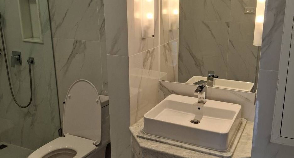 For rent 3 bedrooms condo in Watthana, Bangkok