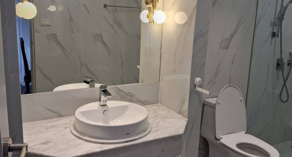 For rent 3 bedrooms condo in Watthana, Bangkok