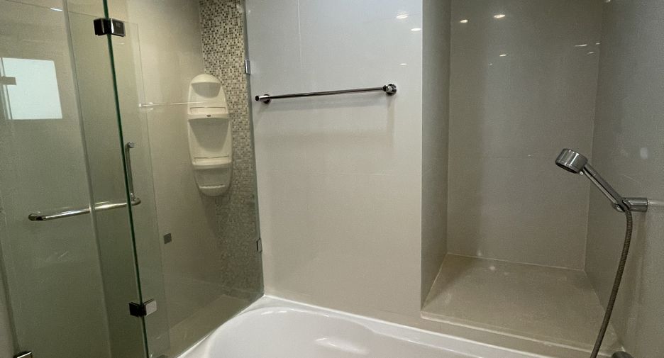 For rent 2 bedrooms condo in Pathum Wan, Bangkok