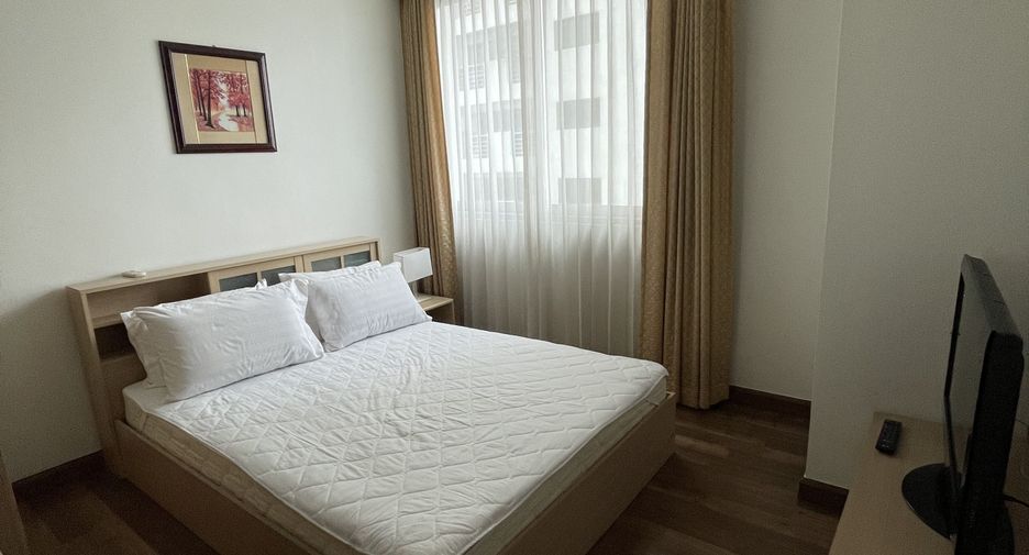 For rent 2 bedrooms condo in Pathum Wan, Bangkok
