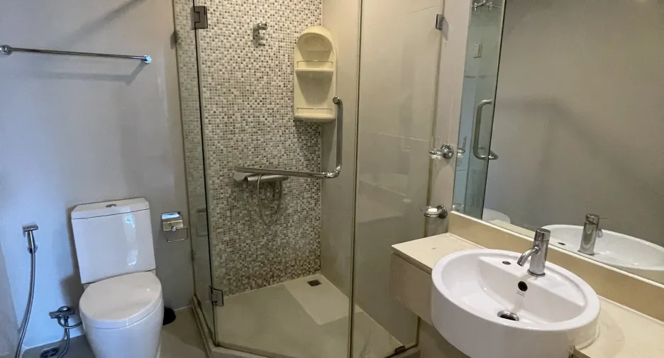 For rent 2 bedrooms condo in Pathum Wan, Bangkok