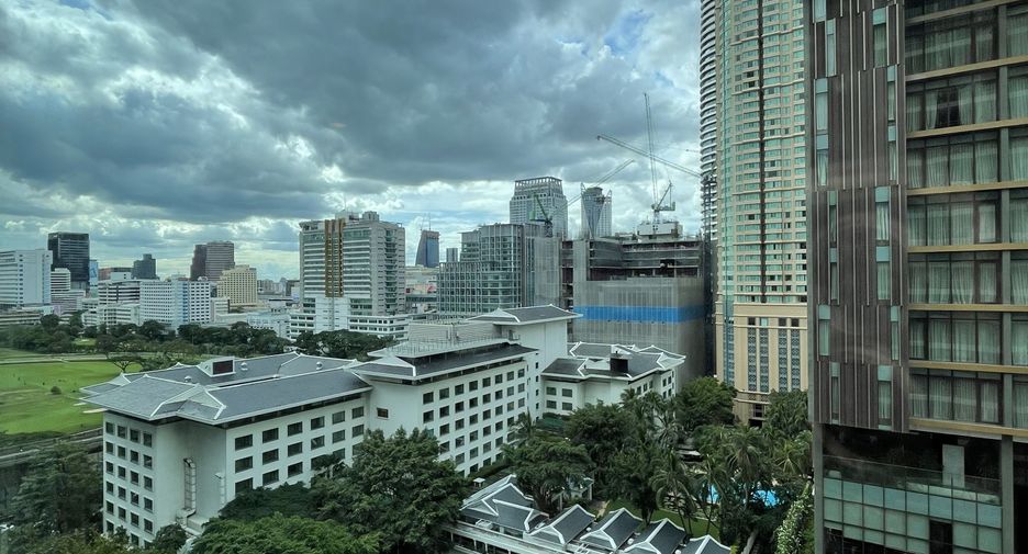 For rent 2 bedrooms condo in Pathum Wan, Bangkok