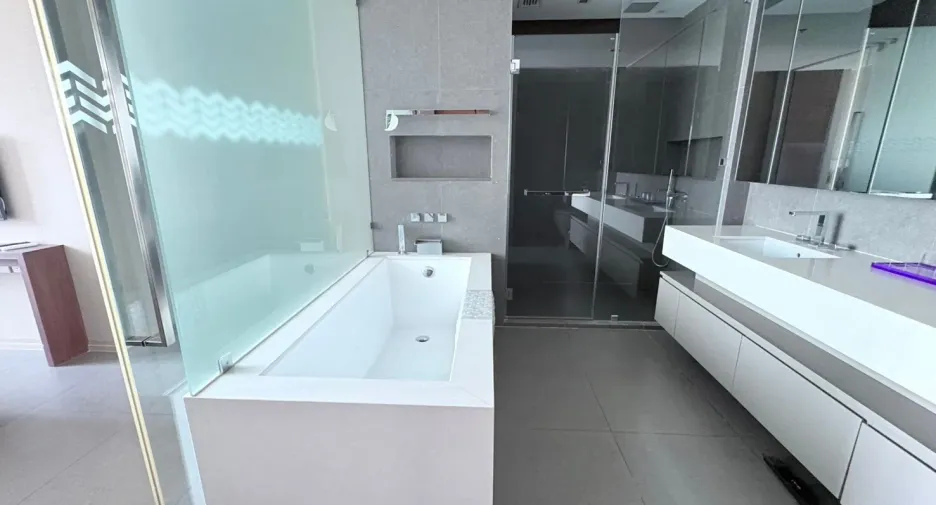Wohnung zur Miete mit 2 Zimmer in Sathon, Bangkok
