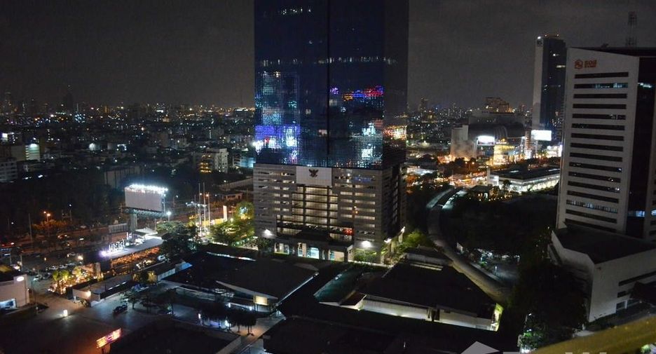 For rent 2 bedrooms condo in Huai Khwang, Bangkok