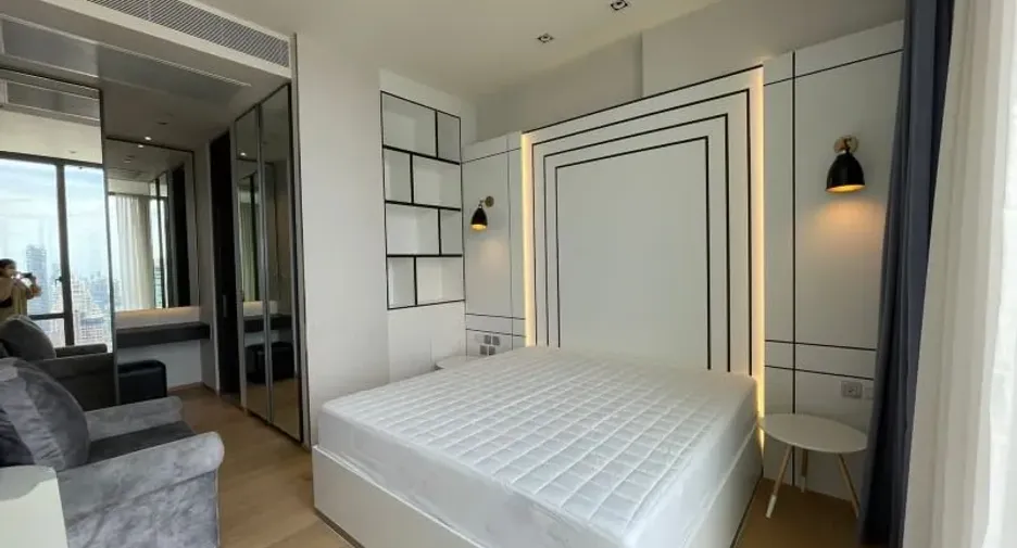 For rent 2 bedrooms condo in Pathum Wan, Bangkok
