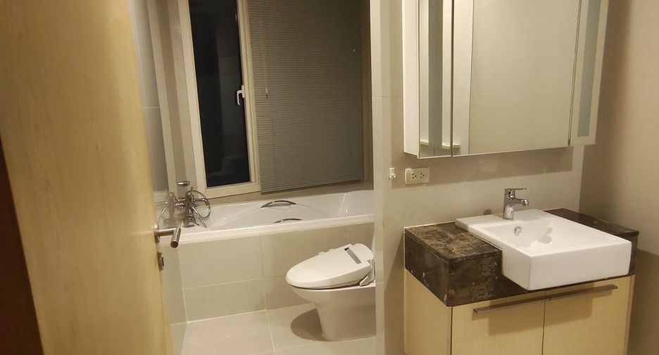 For rent 2 bedrooms condo in Khlong Toei, Bangkok