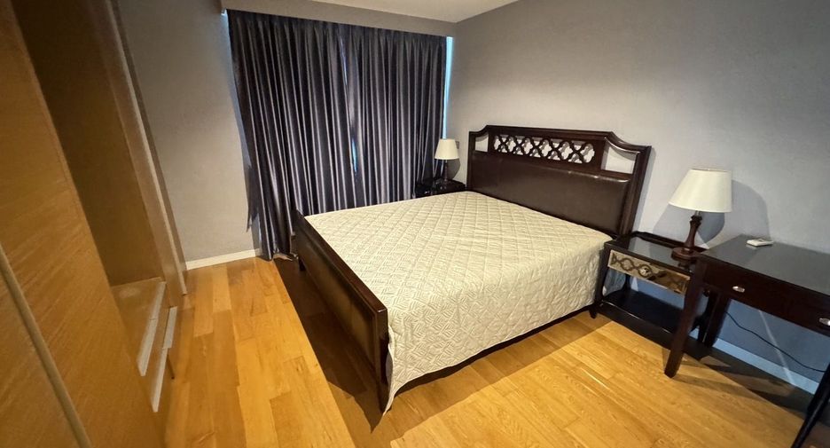 For rent 3 bedrooms condo in Watthana, Bangkok