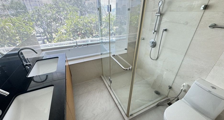 For rent 3 bedrooms condo in Watthana, Bangkok
