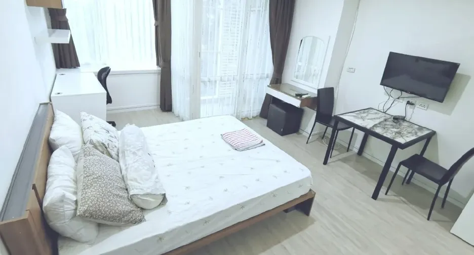 Wohnung zur Miete mit Studio in Huai Khwang, Bangkok