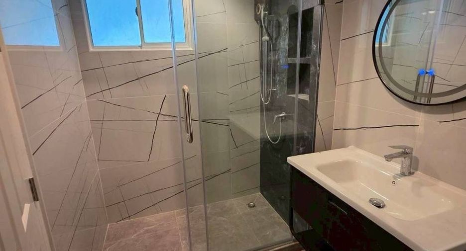 For rent 1 bed condo in Thon Buri, Bangkok