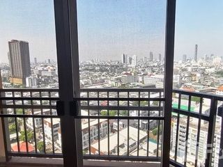 À louer 2 chambres condo à Yan Nawa, Bangkok