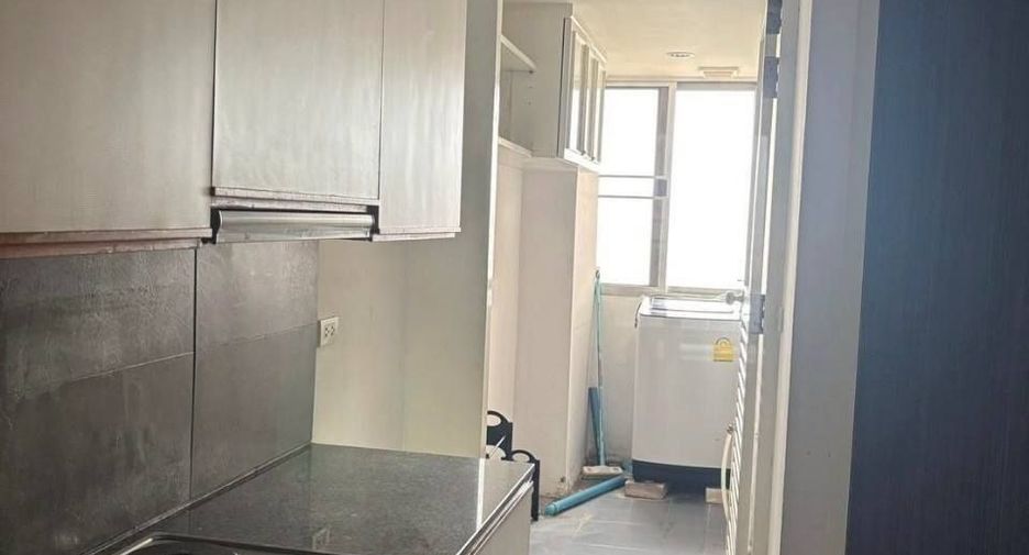 For rent 3 bedrooms condo in Watthana, Bangkok