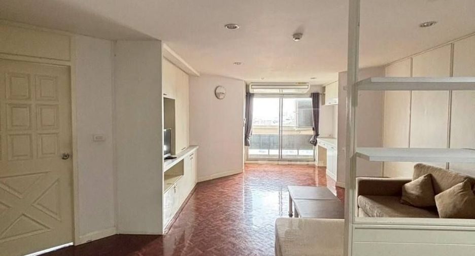 For rent 3 bedrooms condo in Watthana, Bangkok