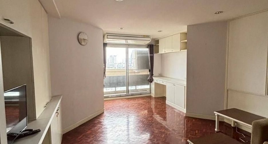For rent 3 bedrooms condo in Watthana, Bangkok