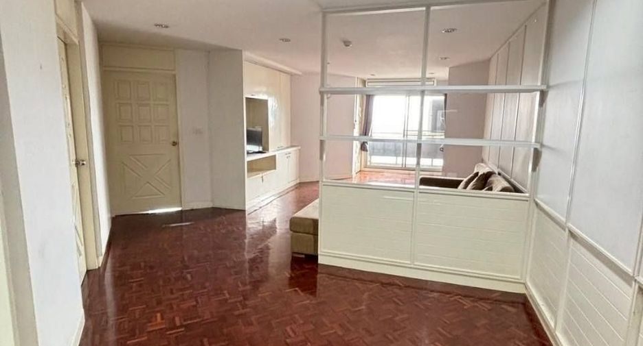 For rent 3 bedrooms condo in Watthana, Bangkok