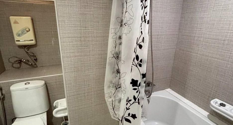 For rent 3 bedrooms condo in Watthana, Bangkok