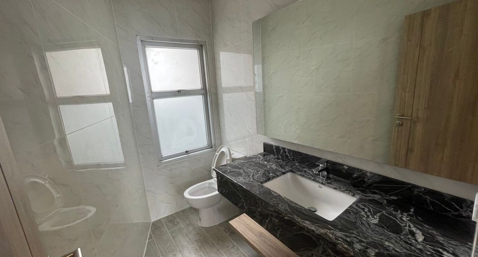 For rent 4 bedrooms apartment in Khlong Toei, Bangkok