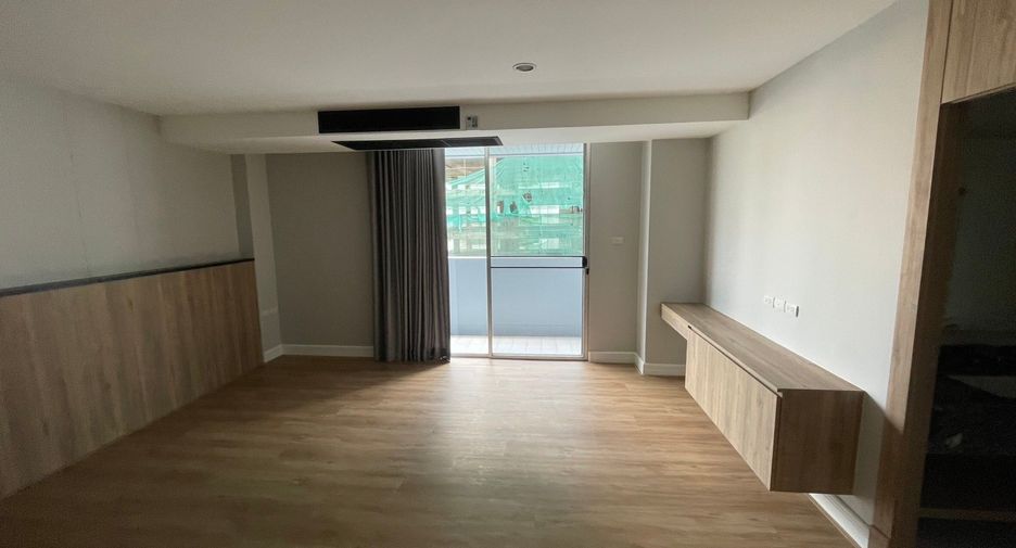For rent 4 bedrooms apartment in Khlong Toei, Bangkok