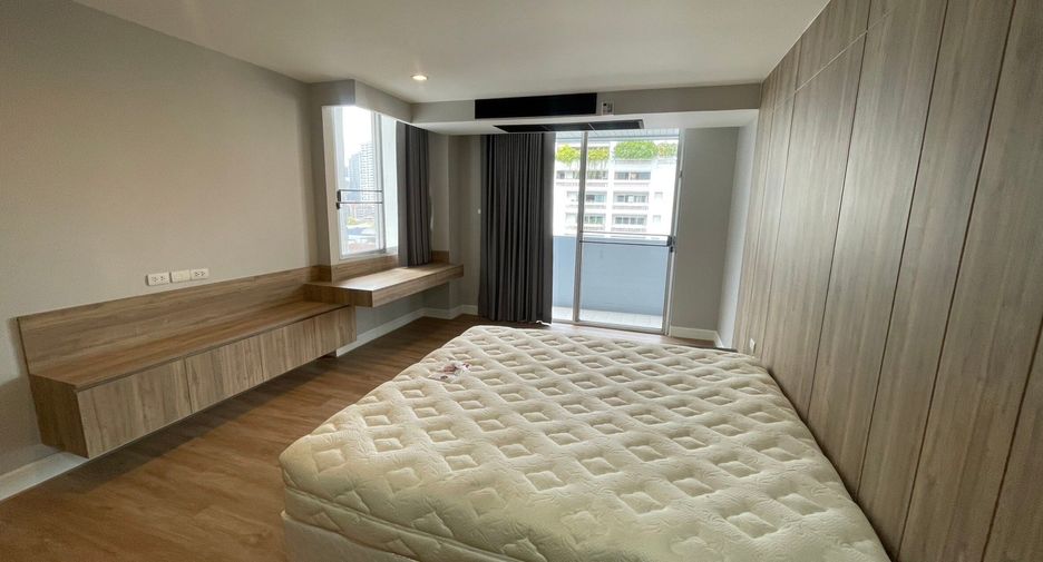 For rent 4 bedrooms apartment in Khlong Toei, Bangkok