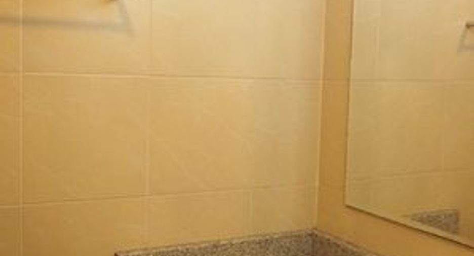 For rent 2 bedrooms condo in Pathum Wan, Bangkok