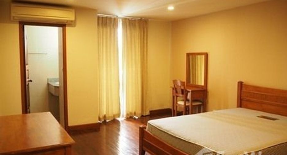 For rent 2 bedrooms condo in Pathum Wan, Bangkok
