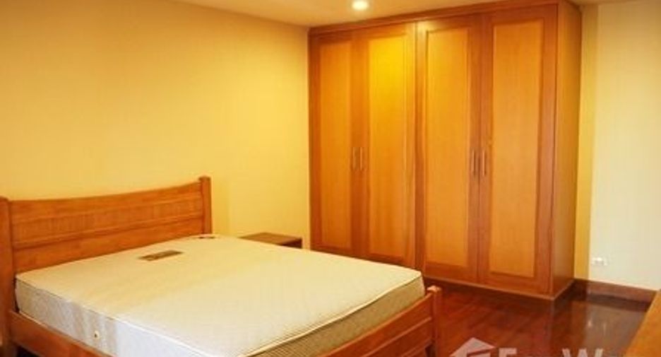 For rent 2 bedrooms condo in Pathum Wan, Bangkok