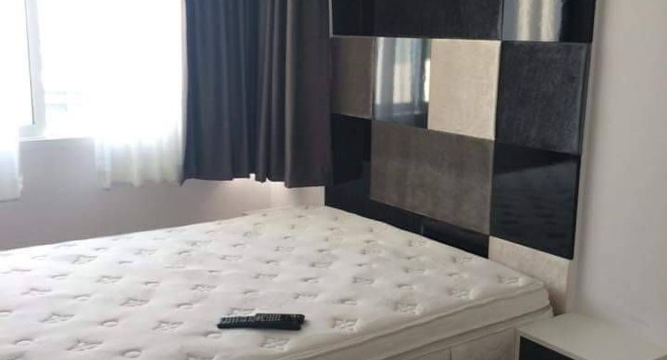 For rent 2 bedrooms condo in Huai Khwang, Bangkok