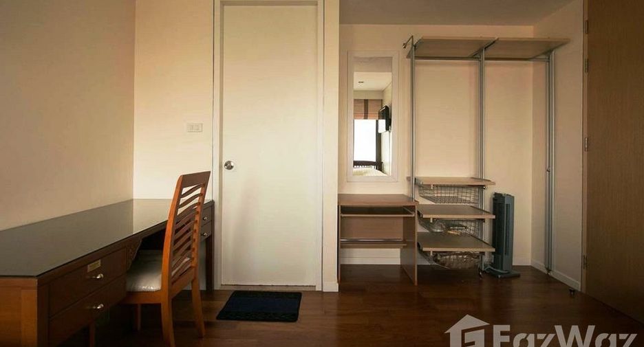 For rent 2 bedrooms condo in Sathon, Bangkok